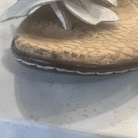 b.o.c. White and Tan Floral Sandals - Picture 6 of 9
